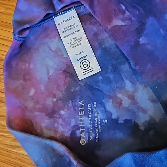 Athleta Salutation II Capri - Picture 2 of 2